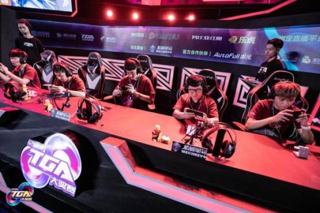 形成团队精 形成团队精